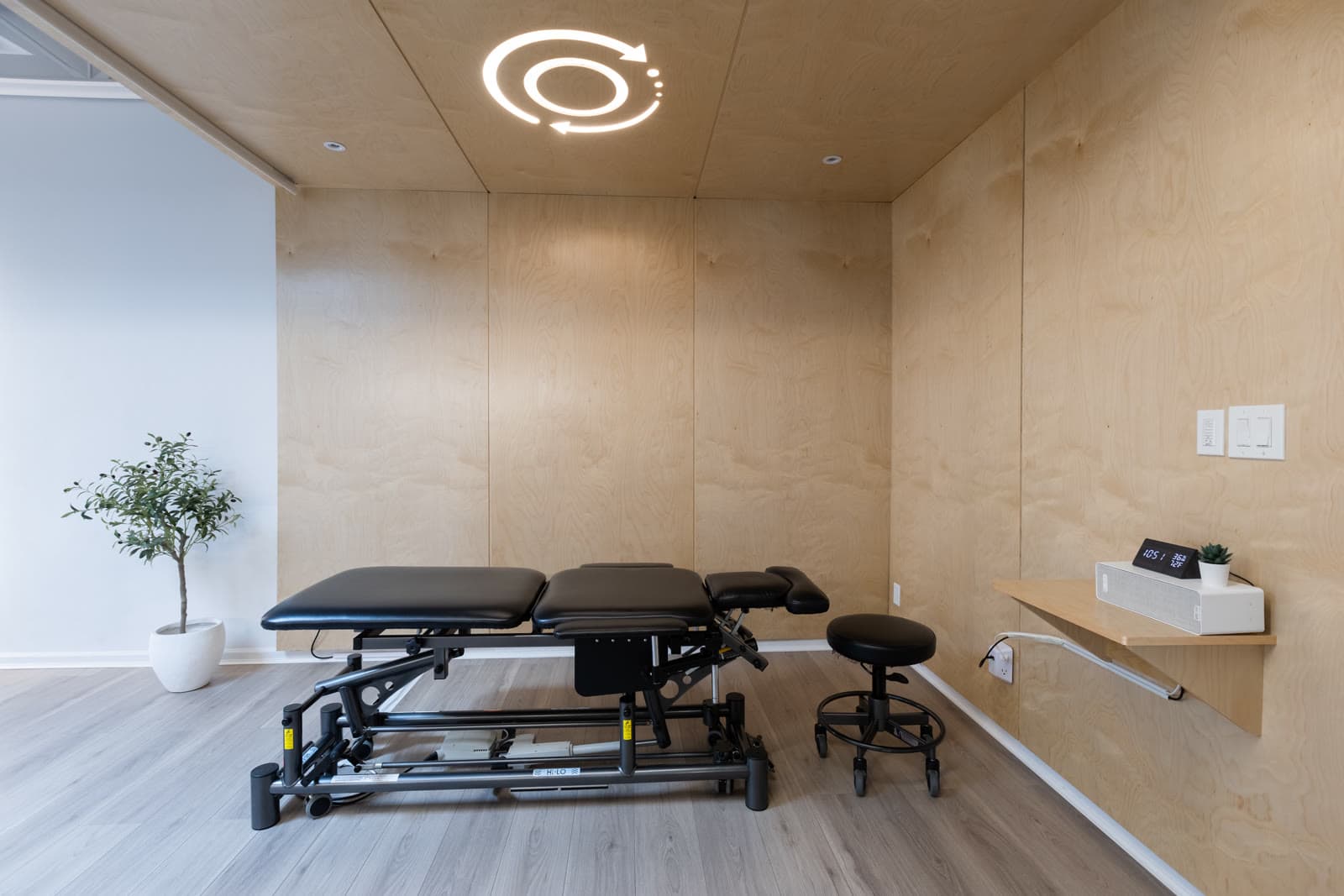 Private treatment room lit by the PRE Therapy ring-mark